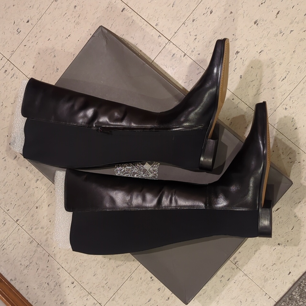 VINCE CAMUTO Librina Knee High Boot  Size: 9 Wide Calf